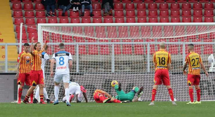 Josip Ilicic thực hiện một quả tạt rất nguy hiểm từ chấm phạt góc và xuất sắc kiến tạo cho Duvan Zapata (Atalanta). Cầu thủ này bật nhảy cao nhất và lạnh lùng đánh đầu căng như kẻ chỉ vào góc cao bên trái. Tỉ số bây giờ là 2:6.