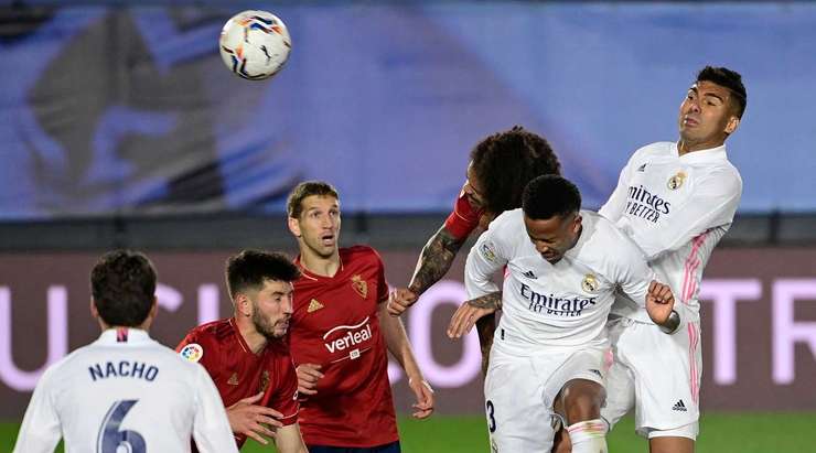 Eder Militao (Real Madrid) nhảy cao nhất để đón bóng từ quả phạt góc được thực hiện hoàn hảo bởi Isco. Cú đánh đầu của anh đã đi hiểm hóc vào mé trong cột dọc bên phải, khiến thủ môn hoàn toàn bất lực. Tỉ số được nâng lên 1:0.