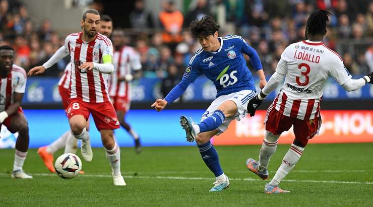 Một nỗ lực cá nhân đáng kinh ngạc của Yuito Suzuki (Strasbourg) kết thúc với một cú sút từ trong vòng cấm. Cầu thủ này đưa bóng đi chìm vào ngay giữa và thay đổi tỉ số thành 3:1. Thủ môn Benjamin Leroy đã không thể làm được gì.