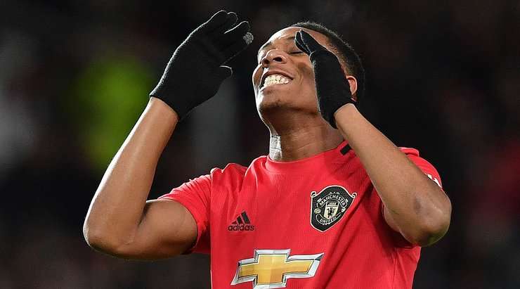 Anthony Martial (Manchester United) đột phá vào vòng cấm và tung một cú sút căng như kẻ chỉ vào ngay giữa khung thành, nhưng thủ môn John Ruddy cũng xuất sắc không kém và có một pha cản phá rất tốt.