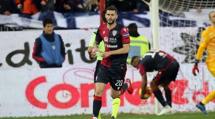 Gaston Pereiro (Cagliari) xâm nhập vòng cấm trước khi nhận một đường chuyền tuyệt vời của đồng đội và tung một cú sút chuẩn xác để đánh bại thủ môn. Quả bóng bay vào góc thấp bên trái khung thành.