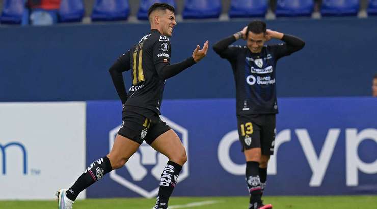 Bóng đã nằm trong lưới! Junior Sornoza treo bóng vào vòng cấm và Michael Hoyos (Independiente del Valle) đón quả tạt để dứt điểm gọn gàng vào lưới. 1:0.