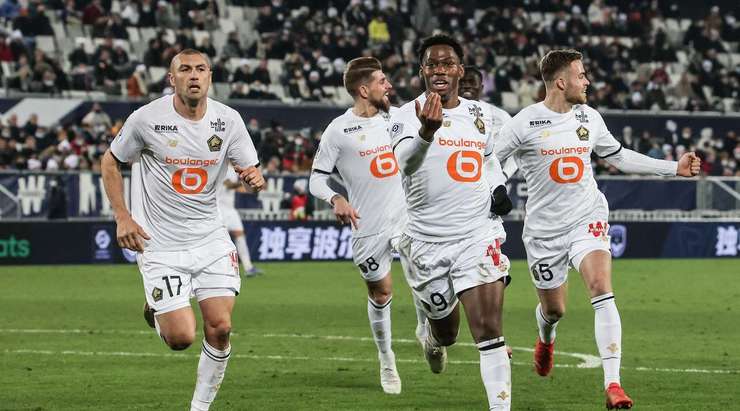 Isaac Lihadji nhồi bóng cho Jonathan David (Lille), người đón đường chuyền của anh ở trong vòng cấm và ra chân rất nhanh vào góc trái phía dưới! Thủ môn đã không thể làm gì được. 2:3!