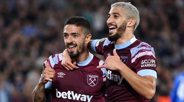 Vào! Manuel Lanzini (West Ham) sút bóng vào góc thấp bên phải khung thành, vượt qua tầm với của Nicolai Larsen dù thủ môn đã đổ người hết cỡ.