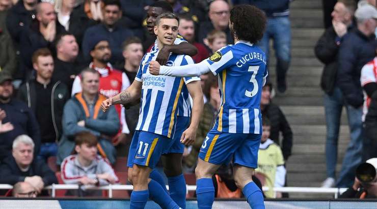 Enock Mwepu gửi một đường chuyền chuẩn xác cho Leandro Trossard (Brighton). Cầu thủ này đón bóng và có một cú sút từ rìa vòng cấm vào phía trong cột dọc bên phải. Thủ môn đã không có cơ hội nào để cản phá. Tỉ số được thay đổi thành: 0:1.