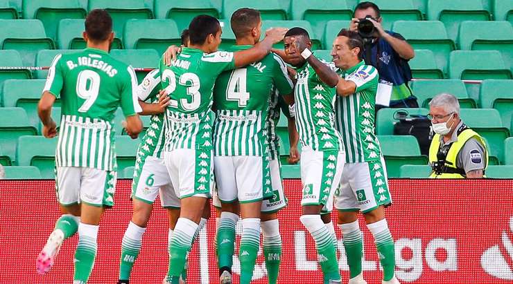 Vào! Joaquin thực hiện một đường lob bóng gọn gàng vào vòng cấm cho Guido Rodriguez (Betis), người đã chiến thắng trong pha không chiến với hậu vệ đối phương trước khi đánh đầu vào góc thấp bên trái khung thành từ cự ly gần. Tỉ số là 1:0.