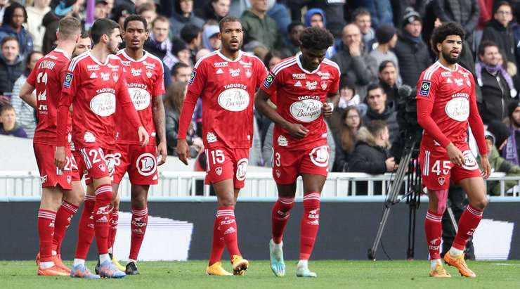 Steve Mounie (Brest) đón bóng bật ra trong vòng 5m50 và đánh đầu. Pha dứt điểm của anh đã đưa được bóng vào sát phía trong cột dọc bên trái, và vì vậy, tỉ số đã được nâng lên 0:1.