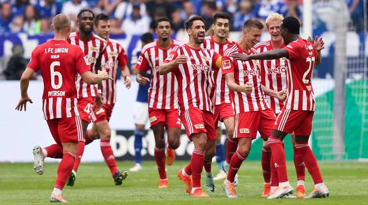 Janik Haberer (Union Berlin) phản ứng rất nhanh để đón đường bóng bật ra và tự tin tung một cú sút căng từ rất xa về phía khung thành. Trong sự ngạc nhiên của tất cả mọi người, bóng đã đi thẳng vào ngay giữa khung thành! Tỉ số được thay đổi thành 1:3 với cú sút tuyệt diệu này.