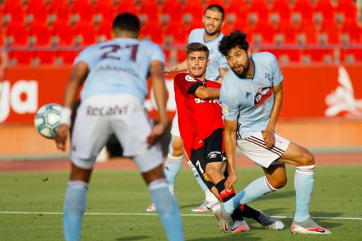 Takefusa Kubo chuyền bóng cho Alejandro Pozo (Mallorca), cầu thủ này nhận bóng và tung một cú sút xuất sắc từ rìa vòng cấm. Pha dứt điểm của anh đi vào góc thấp bên trái. Một bàn thắng tuyệt đẹp! Tỉ số là 3:0.