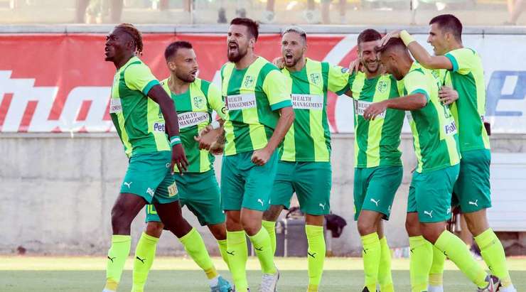 Imad Faraj tạt bóng vào vòng cấm và Victor Olatunji (AEK Larnaca) chuyển hóa nó thành một bàn thắng đẹp. Anh ấy đánh đầu uy lực vào góc phải phía trên và ghi tên mình lên bảng tỉ số - 1:0.
