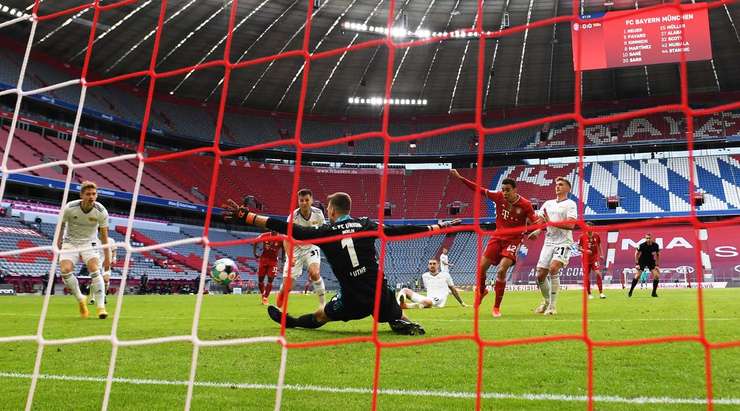 Vào - 1:0! Thomas Muller kiến tạo cho Jamal Musiala (Bayern Munich) trong vòng cấm và anh ấy đưa bóng vào góc phải phía dưới và qua Andreas Luthe.