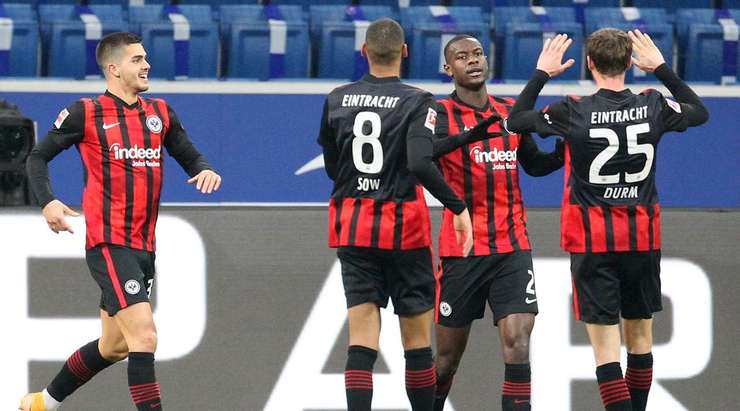 Obite Evan N'Dicka (Eintracht Frankfurt) khiến tất cả mọi người phải bất ngờ với một cú đánh đầu từ rất xa, đánh bại thủ môn đối phương. Bóng đã nằm gọn trong góc trái khung thành và nâng tỉ số lên 1:2.