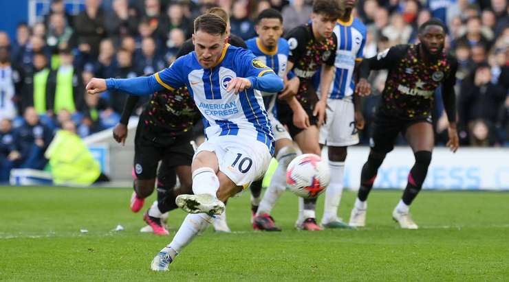 Vào! Alexis Mac Allister (Brighton) giành chiến thắng trên chấm phạt đền bằng một cú sút không thể cản phá, vượt qua tầm với của thủ môn David Raya vào góc cao bên phải.
