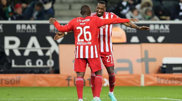 Một bàn thắng ngoạn mục! Sheraldo Becker (Union Berlin) bứt tốc như một mũi lao vào vòng cấm để đón quả tạt và sút bóng vào góc thấp bên trái, để mặc thủ môn đứng chôn chân sững sờ!