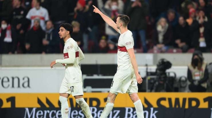 Vào! Sasa Kalajdzic (VfB Stuttgart) ghi bàn với một cú sút tuyệt vời vào bên phải khung thành sau khi được giải thoát trong vòng cấm bởi một đường chuyền bổng xuất sắc từ Borna Sosa. Tỉ số bây giờ là 3:2.