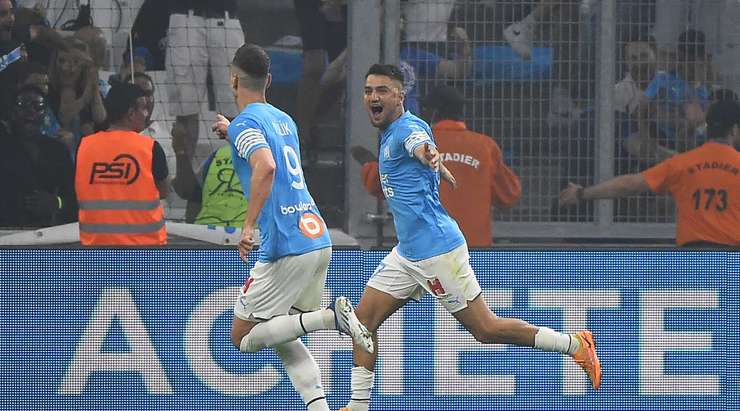 Cengiz Under (Marseille) tìm thấy mành lưới với một cú sút kĩ thuật và chuẩn xác vào góc thấp bên phải khung thành. Một nỗ lực cá nhân tuyệt vời.