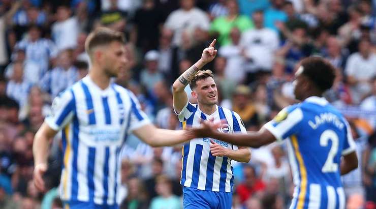 Một pha dứt điểm xuất sắc! Pascal Gross (Brighton) khống chế gọn gàng đường chuyền từ Danny Welbeck tại rìa vòng cấm, sau đó, anh tung một cú sút căng vào góc cao bên trái khung thành. Tỉ số là 2:1.