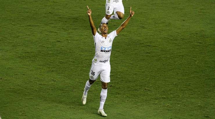 Vào! Lucas Braga Ribeiro (Santos) ghi bàn sau một pha kiến tạo bởi Marinho cho phép anh ấy đưa bóng vào lưới trống. Tỉ số là 3:0.
