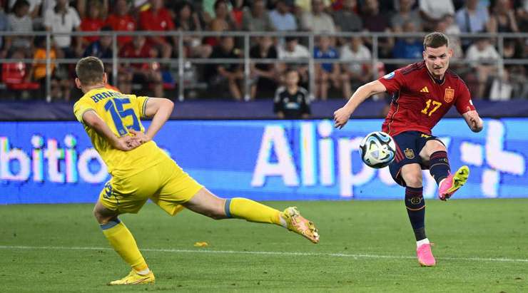 Vào! Abel Ruiz kiến tạo cho Sergio Gomez (Tây Ban Nha) một cơ hội dứt điểm ở bên trong vòng cấm. Cú ra chân của cầu thủ này không thực sự chuẩn xác, nhưng may mắn là quả bóng bằng cách nào đó vẫn tìm được đường vào góc cao bên trái khung thành. Tỉ số là 5:1.