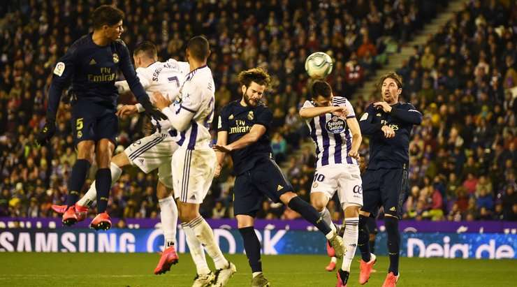 Một đường chuyền bổng hoàn hảo từ Toni Kroos tìm đến Nacho (Real Madrid), người đã nhảy cao nhất và đánh đầu từ cự li gần vào góc thấp bên trái khung thành. Pha dứt điểm có lực và đủ chính xác để hoàn toàn loại bỏ thủ môn Jordi Masip. Tỉ số bây giờ là: 0:1.