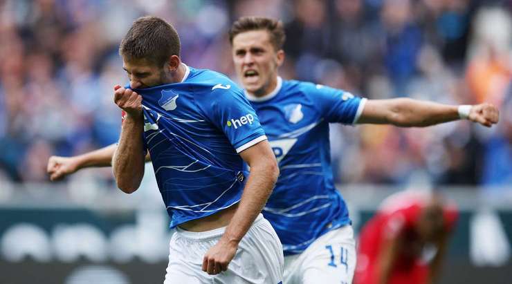 Ôi một BÀN THẮNG gì thế này! Đường câu bóng vào vòng cấm được Andrej Kramaric (Hoffenheim) dứt điểm vào lưới với một cú ngả bàn đèn đậm tính nghệ sĩ! 1:0.