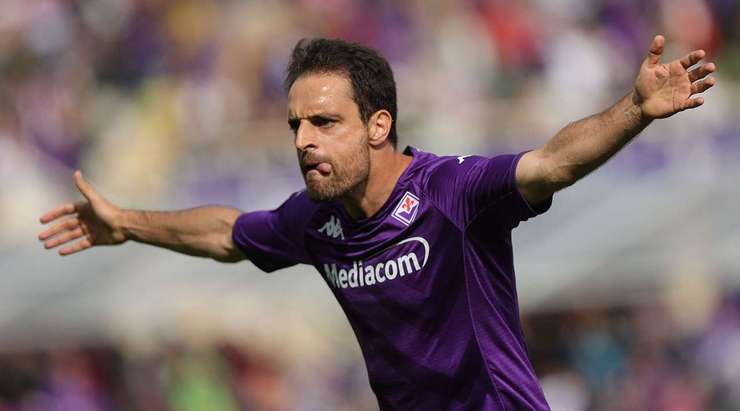 Giacomo Bonaventura (Fiorentina) xâm nhập vòng cấm trước khi nhận một đường chuyền tuyệt vời của đồng đội và tung một cú sút chuẩn xác để đánh bại thủ môn. Quả bóng bay vào góc thấp bên trái khung thành.