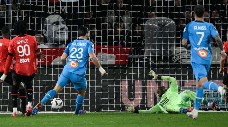 Vào! Cengiz Under kiến tạo cho Sead Kolasinac (Marseille) người đệm bóng vào lưới trống. Anh ấy thay đổi tỉ số thành 0:1.