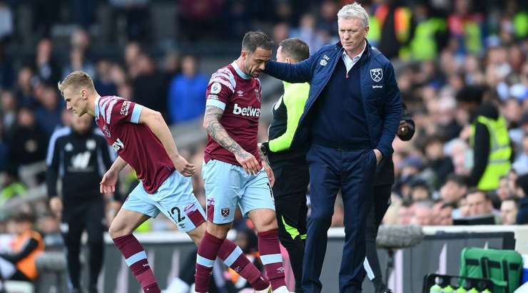David Moyes quyết định làm mới lối chơi của đội mình. Nó dẫn đến việc thay người ngay bây giờ. Danny Ings (West Ham) đang rời sân và Flynn Downes vào sân.