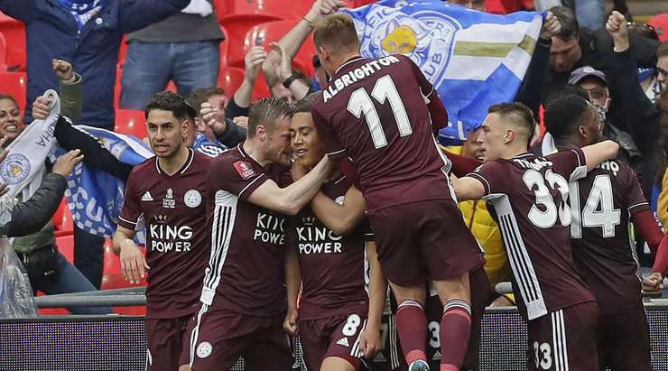 Một tình huống chơi bóng rất kỹ thuật của Youri Tielemans (Leicester). khống chế gọn gàng đường chuyền đến từ Luke Thomas và tung cú sút xa xuất sắc, đưa bóng vào góc cao bên trái khung thành. Tỉ số là 0:1.
