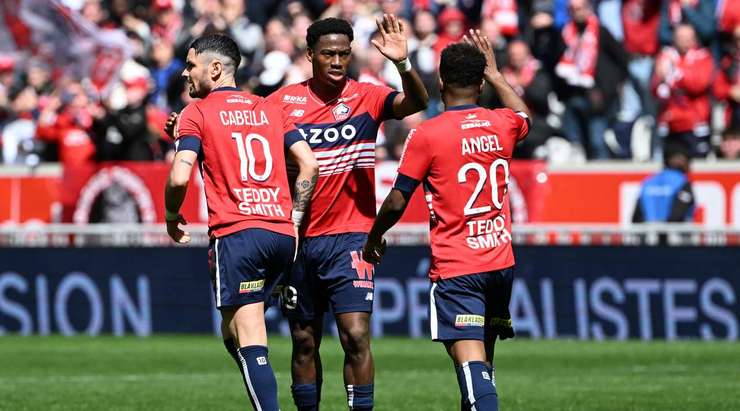 Vào! Remy Cabella kiến tạo cho Jonathan David (Lille) một đường chuyền tốt trong vòng cấm. Nó cho phép anh ấy dứt điểm với một cú sút chính xác vào góc trái phía dưới. 1:1.
