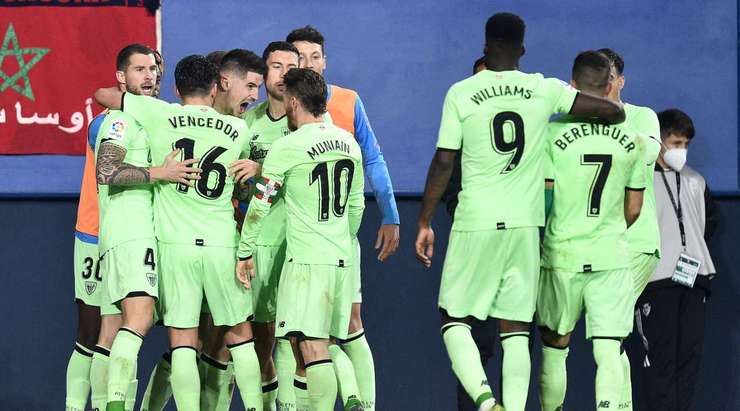 Vào! Alex Berenguer kiến tạo cho Oihan Sancet (Ath Bilbao) một đường chuyền tốt trong vòng cấm. Nó cho phép anh ấy dứt điểm với một cú sút chuẩn xác vào chính giữa khung thành. 1:3.