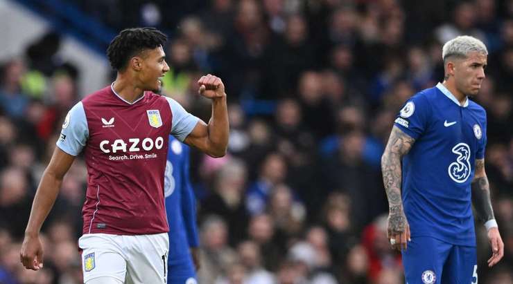 Một pha dứt điểm tuyệt vời! Ollie Watkins (Aston Villa) nhận thấy Kepa Arrizabalaga dâng cao và ghi bàn với một pha lốp bóng xuất sắc từ rìa vòng cấm. Anh ấy thay đổi tỉ số thành 0:1.