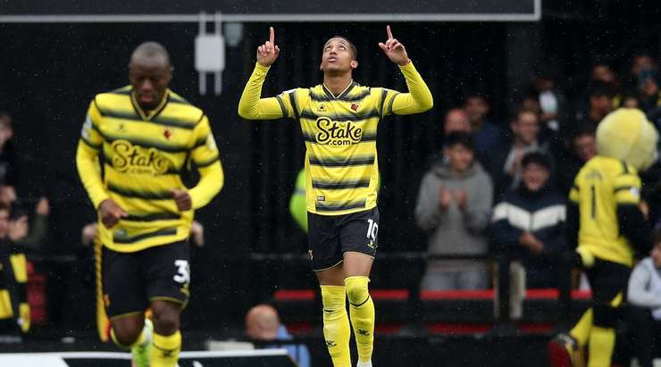 Vào! Joao Rodriguez Ledesma (Watford) nhận bóng trong vòng cấm ở một vị trí rất thuận lợi và dứt điểm. Cú sút của anh đổi hướng khi chạm vào một cầu thủ đối phương, khiến thủ môn Danny Ward bó tay. Tỉ số đã được nâng lên 1:0.