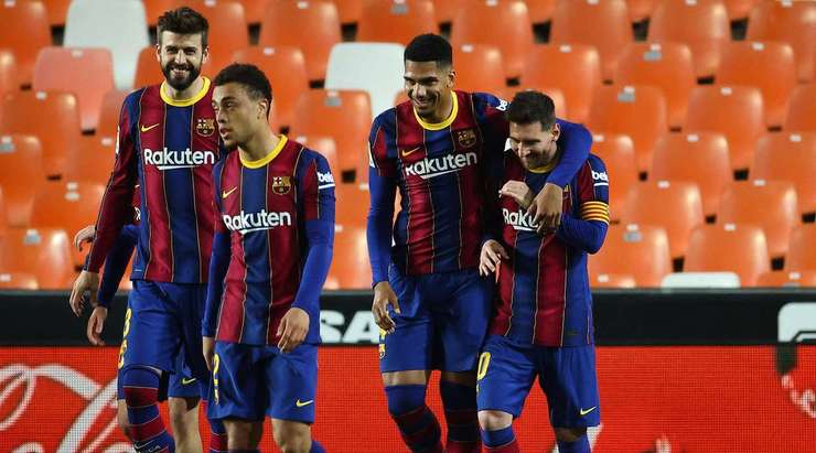 Lionel Messi (Barcelona) ghi bàn. Cú sút phạt quyết đoán của anh từ cự ly chừng 23 đưa bóng đi vượt qua tầm với của thủ môn, đập vào cột dọc bên phải trước khi vào lưới. Xuất sắc!