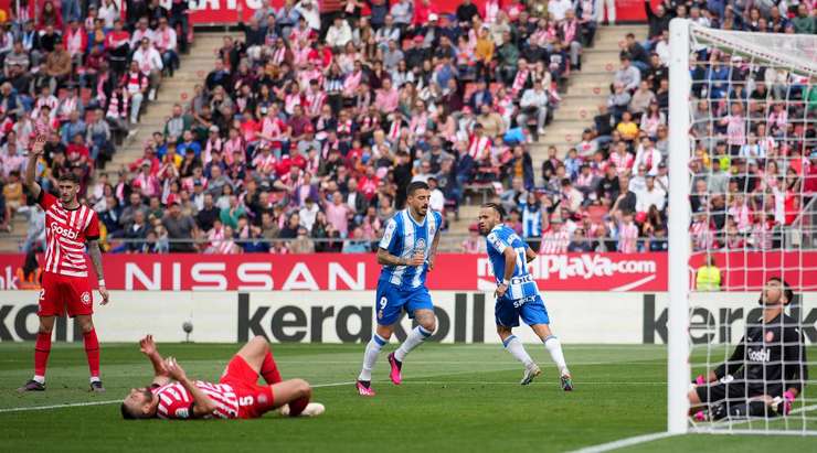 Vào! Javier Puado thể hiện nhãn quan tuyệt vời của mình với đường chuyền sắc sảo cho Martin Braithwaite (Espanyol). Cầu thủ này cũng chứng tỏ bản lĩnh của một sát thủ vòng cấm và dứt điểm gọn gàng từ cự ly gần vào lưới. Tỉ số là 1:1.