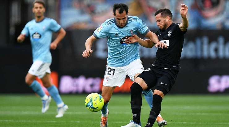 Augusto Solari (Celta Vigo) vừa có một pha phạm lỗi thô bạo. Mario Melero Lopez đã dừng trận đấu và thổi phạt.