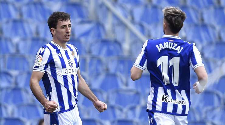Vào! Mikel Merino thực hiện một quả tạt vào vòng cấm và kiến tạo thành công cho Mikel Oyarzabal (Real Sociedad), người đã đón bóng và dứt điểm gọn gàng vào góc thấp bên phải khung thành. Tỉ số đã được nâng lên 2:0.