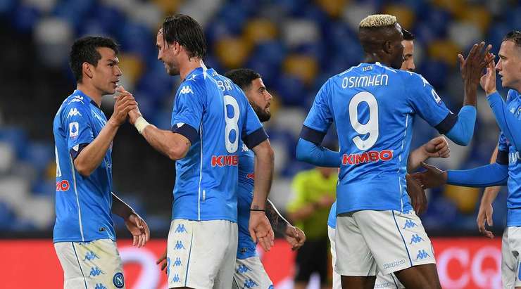 Vào! Hirving Lozano (Napoli) cướp được bóng sau sai lầm tồi tệ của thủ môn Juan Musso và bàn thắng đã được ghi. Tỉ số là 3:1.