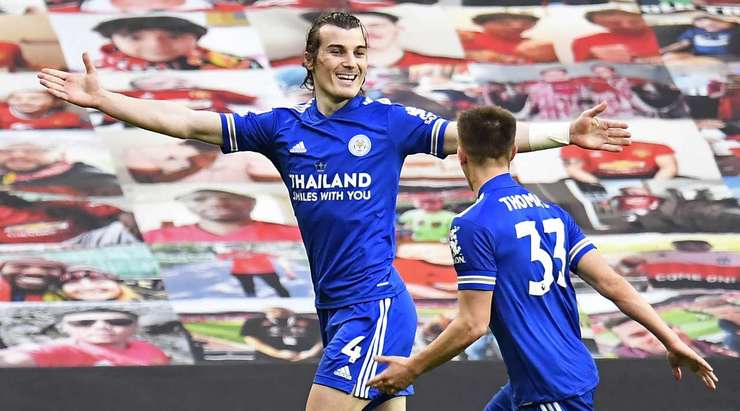 Caglar Soyuncu (Leicester) bật cao hơn các hậu vệ đối phương trong vòng 5m50 để đón quả phạt góc và ghi bàn với một cú đánh đầu rất tốt vào nóc lưới. Thủ môn đã không kịp phản ứng trong tình huống vừa rồi. Tỉ số bây giờ là 1:2.