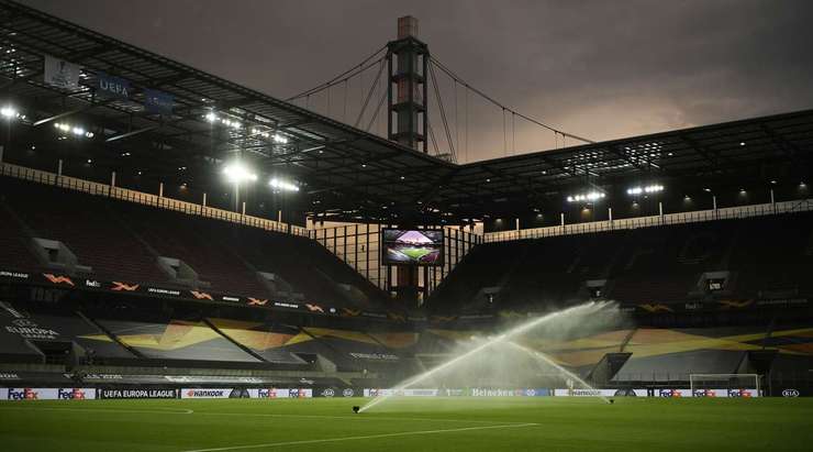 Xin kính chào quý vị và các bạn! Chào mừng các bạn đến với chuyên mục bình luận trận đấu trực tiếp, nơi mà chúng tôi sẽ chuyển tải đến quý vị từng pha bóng của trận đấu ngày hôm nay cũng như các sự kiện bên lề sân cỏ.