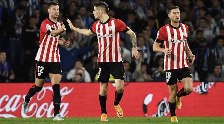 Vào! Oihan Sancet (Ath Bilbao) đã tìm thấy đường vào lưới khung thành từ cận thành từ góc rất hẹp.