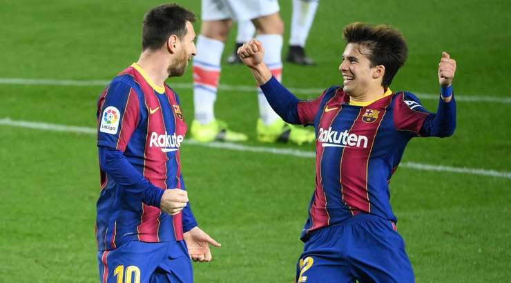 Lionel Messi (Barcelona) có một pha đi bóng độc diễn rất tốt từ khu vực giữa sân. Anh len lỏi qua các cầu thủ đối phương trước khi tung một cú sút xa rất mạnh về phía khung thành. Cú ra chân của anh phải nói là hoàn hảo, bóng đi đập cột dọc bên phải và dội vào lưới trong sự bất lực của thủ môn.