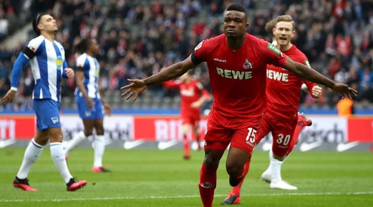 Vào! Florian Kainz chuyền bóng đến chân Jhon Cordoba (Köln) và cầu thủ này tung một cú sút từ rìa vòng cấm. Bóng bị một cầu thủ khác làm đổi hướng, khiến thủ môn Rune Jarstein không kịp trở tay. Tỉ số là 0:1.