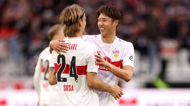 Borna Sosa (VfB Stuttgart) vừa trình diễn một cú sút phạt hoàn hảo, bóng đi chính xác vào góc cao bên phải khung thành, không để cho thủ môn bất kỳ cơ hội cản phá nào!