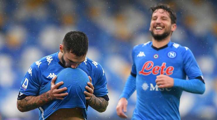 Vào! Matteo Politano (Napoli) len lỏi qua các cầu thủ đối phương trước khi tung một cú sút tuyệt diệu từ rìa vòng cấm vào góc thấp bên phải mành lưới. Thủ môn Bartlomiej Dragowski đã không có cơ hội nào để chạm vào quả bóng. Tỉ số là 6:0.