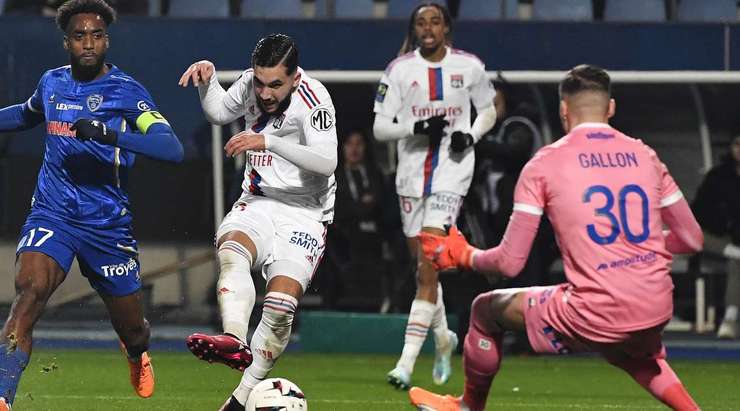 Rayan Cherki (Lyon) có một pha đi bóng độc diễn tuyệt vời và dứt điểm từ trong vòng cấm, đánh bại thủ môn Gauthier Gallon với một cú sút vào góc phải phía dưới. Tỉ số bây giờ là: 0:2.