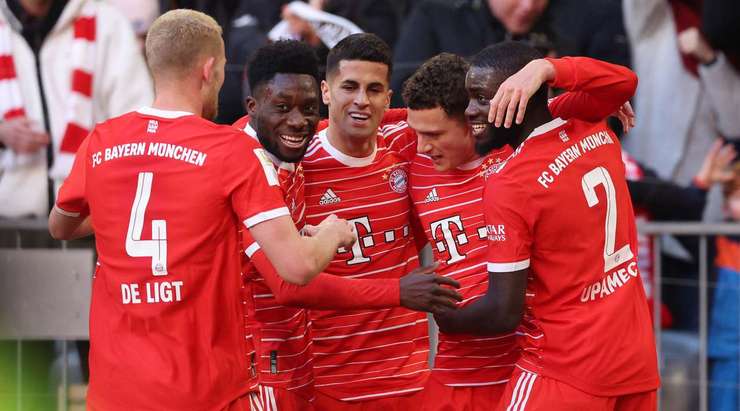 Vào! Đường chuyền bóng của Sadio Mane đến chân Benjamin Pavard (Bayern Munich) và cầu thủ này tung một cú sút một chạm cực tốt vào góc thấp bên phải khung thành. Thủ môn đã không thể cản phá cú sút, và tỉ số là 2:1.