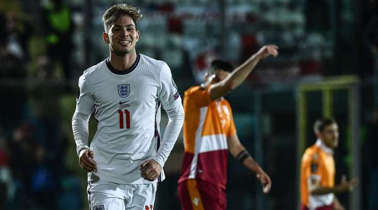 Vào! Một đường chọc khe tuyệt vời của Tammy Abraham mở ra khoảng trống cho Emile Smith Rowe (Anh) ngay trong vòng cấm, và anh đã không phạm bất kỳ sai lầm nào khi sút mạnh quả bóng về góc thấp bên phải khung thành. Tỉ số là 0:7.
