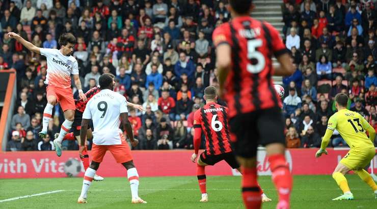 Đã có bàn thắng! Lucas Paqueta (West Ham) dũng cảm tung người đánh đầu cận thành sau đường căng ngang của Vladimir Coufal và anh không để cho thủ môn Neto bất kỳ cơ hội cản phá nào. Bóng bay như một viên đạn vào góc thấp bên trái khung thành. Tỉ số là 0:2.