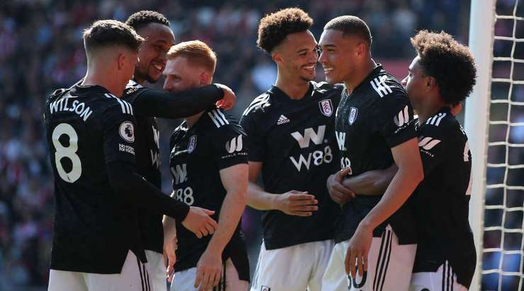 Vào! Harrison Reed thể hiện nhãn quan tuyệt vời của mình với đường chuyền sắc sảo cho Carlos (Fulham). Cầu thủ này cũng chứng tỏ bản lĩnh của một sát thủ vòng cấm và dứt điểm gọn gàng từ cự ly gần vào lưới. Tỉ số là 0:1.